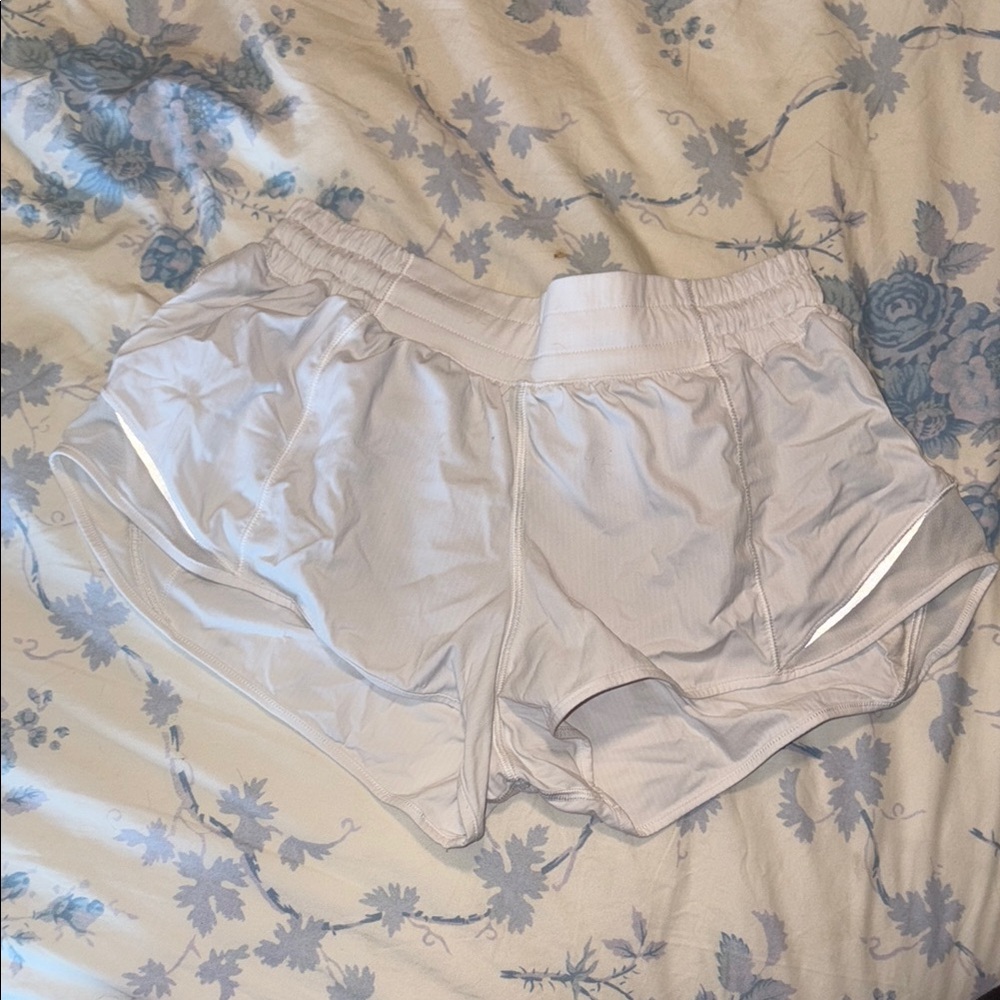 Lulu lemon hotty hot 2.5” Athletic Shorts